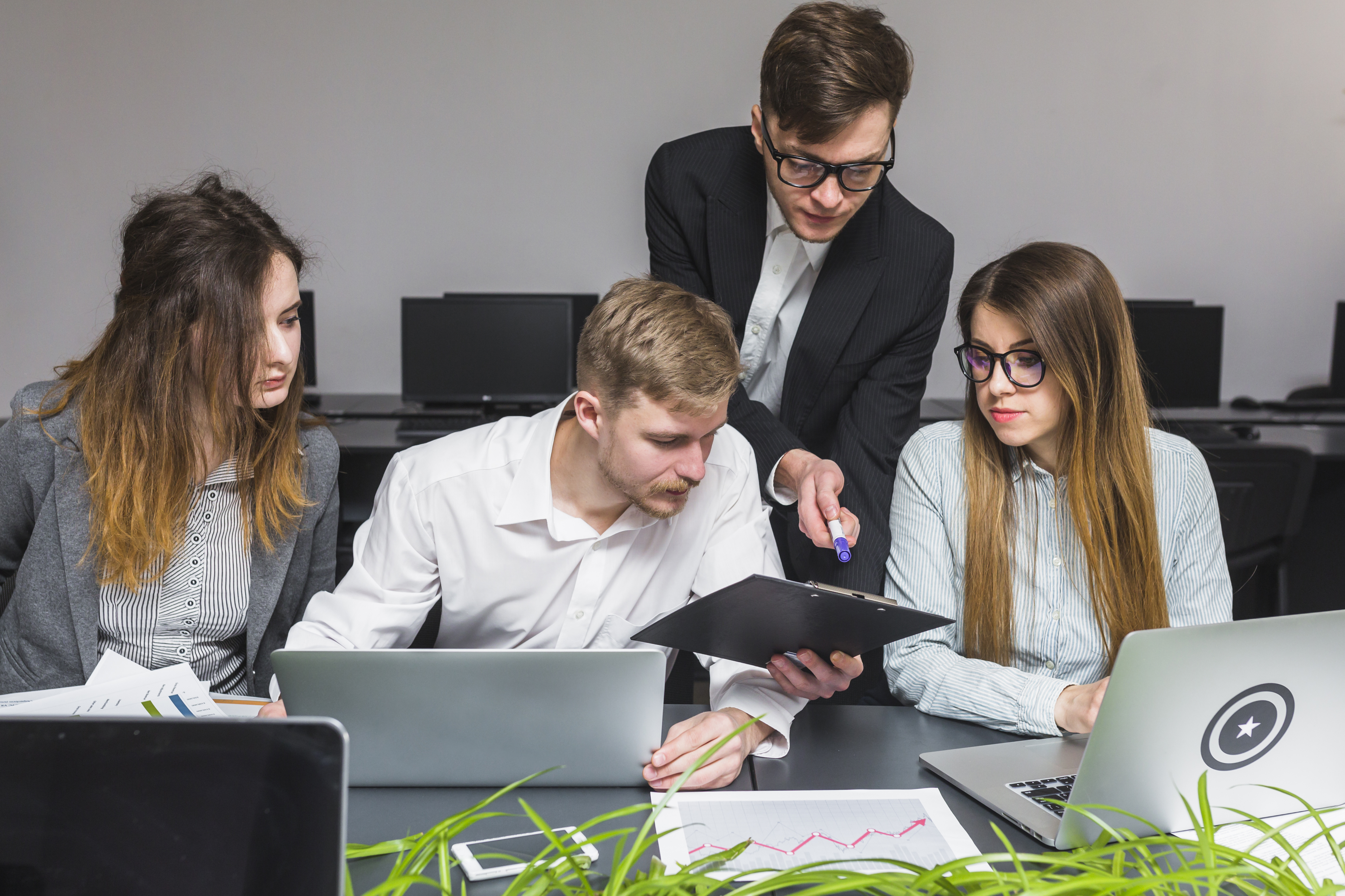 How Does the Best Learning Management System Solve Corporate Upskilling Challenges with Wide Customization Options